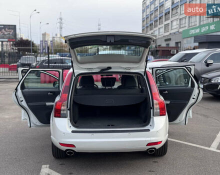 Белый Вольво В50, объемом двигателя 2 л и пробегом 253 тыс. км за 11300 $, фото 16 на Automoto.ua