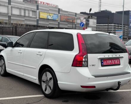 Білий Вольво V50, об'ємом двигуна 1.6 л та пробігом 240 тис. км за 9800 $, фото 2 на Automoto.ua