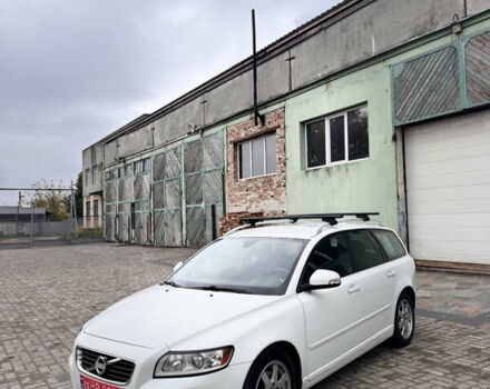 Білий Вольво V50, об'ємом двигуна 1.6 л та пробігом 218 тис. км за 8000 $, фото 23 на Automoto.ua