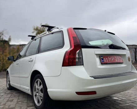 Білий Вольво V50, об'ємом двигуна 1.6 л та пробігом 218 тис. км за 8000 $, фото 2 на Automoto.ua