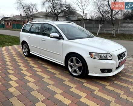 Белый Вольво В50, объемом двигателя 2 л и пробегом 296 тыс. км за 10900 $, фото 2 на Automoto.ua