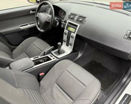 Белый Вольво В50, объемом двигателя 1.6 л и пробегом 209 тыс. км за 8150 $, фото 40 на Automoto.ua