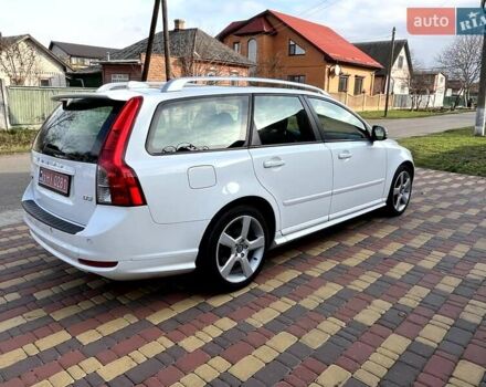 Белый Вольво В50, объемом двигателя 2 л и пробегом 296 тыс. км за 10900 $, фото 3 на Automoto.ua