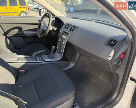 Белый Вольво В50, объемом двигателя 1.6 л и пробегом 178 тыс. км за 7999 $, фото 33 на Automoto.ua