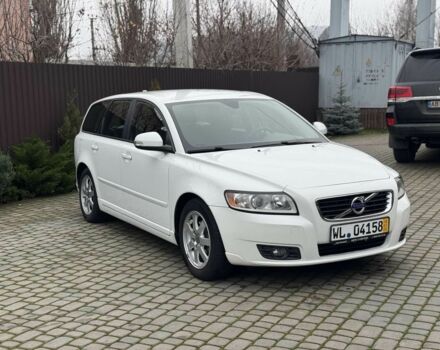 Белый Вольво В50, объемом двигателя 1.6 л и пробегом 240 тыс. км за 8300 $, фото 1 на Automoto.ua