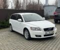 Белый Вольво В50, объемом двигателя 1.6 л и пробегом 240 тыс. км за 8300 $, фото 1 на Automoto.ua