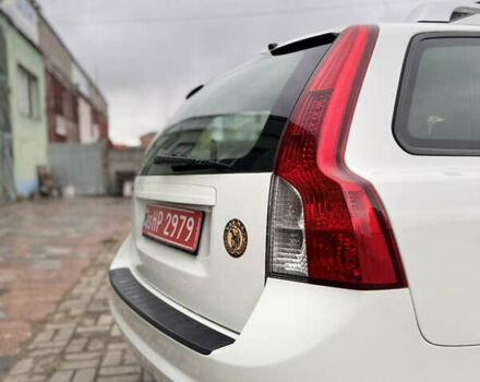 Білий Вольво V50, об'ємом двигуна 1.6 л та пробігом 218 тис. км за 8000 $, фото 32 на Automoto.ua