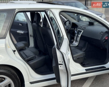 Белый Вольво В50, объемом двигателя 2 л и пробегом 253 тыс. км за 11300 $, фото 15 на Automoto.ua