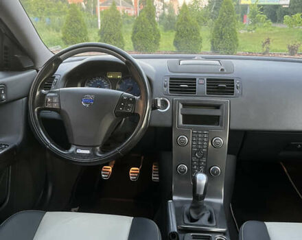 Белый Вольво В50, объемом двигателя 2 л и пробегом 289 тыс. км за 10700 $, фото 19 на Automoto.ua