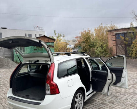 Білий Вольво V50, об'ємом двигуна 1.6 л та пробігом 218 тис. км за 8000 $, фото 14 на Automoto.ua