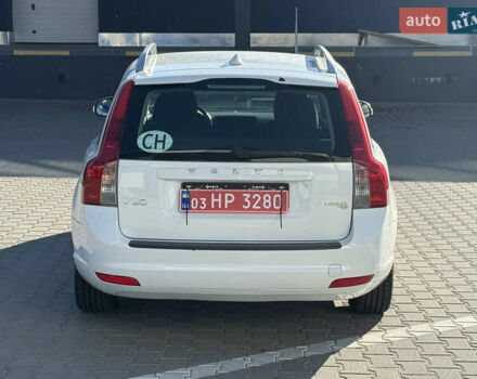 Белый Вольво В50, объемом двигателя 1.6 л и пробегом 178 тыс. км за 7999 $, фото 8 на Automoto.ua