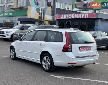 Белый Вольво В50, объемом двигателя 2 л и пробегом 253 тыс. км за 11300 $, фото 2 на Automoto.ua