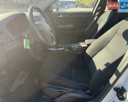 Белый Вольво В50, объемом двигателя 1.6 л и пробегом 178 тыс. км за 7999 $, фото 25 на Automoto.ua