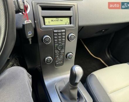 Білий Вольво V50, об'ємом двигуна 1.6 л та пробігом 225 тис. км за 8750 $, фото 32 на Automoto.ua