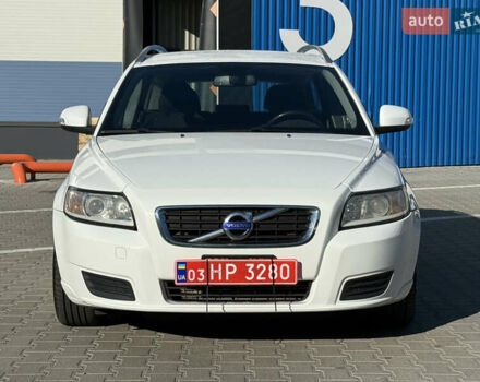 Белый Вольво В50, объемом двигателя 1.6 л и пробегом 178 тыс. км за 7999 $, фото 2 на Automoto.ua