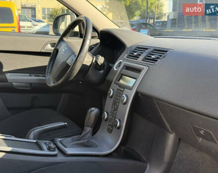 Белый Вольво В50, объемом двигателя 1.6 л и пробегом 178 тыс. км за 7999 $, фото 35 на Automoto.ua