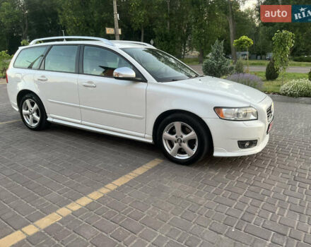 Белый Вольво В50, объемом двигателя 2 л и пробегом 289 тыс. км за 10700 $, фото 3 на Automoto.ua