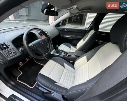 Білий Вольво V50, об'ємом двигуна 1.6 л та пробігом 225 тис. км за 8750 $, фото 13 на Automoto.ua