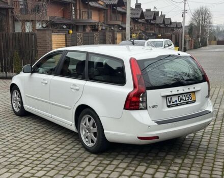 Белый Вольво В50, объемом двигателя 1.6 л и пробегом 240 тыс. км за 8300 $, фото 3 на Automoto.ua