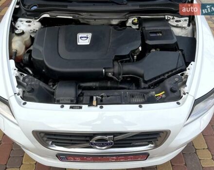 Белый Вольво В50, объемом двигателя 2 л и пробегом 296 тыс. км за 10900 $, фото 24 на Automoto.ua