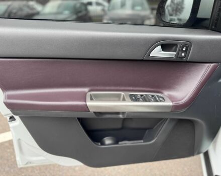 Білий Вольво V50, об'ємом двигуна 1.6 л та пробігом 240 тис. км за 9800 $, фото 15 на Automoto.ua