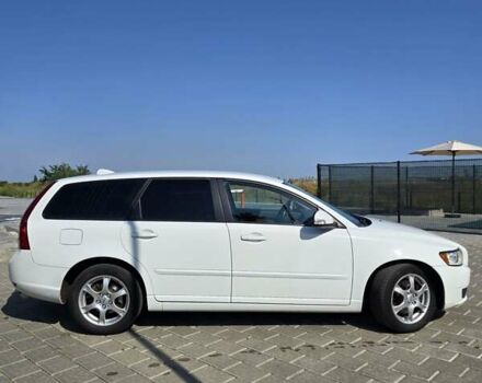 Белый Вольво В50, объемом двигателя 2 л и пробегом 263 тыс. км за 9500 $, фото 2 на Automoto.ua