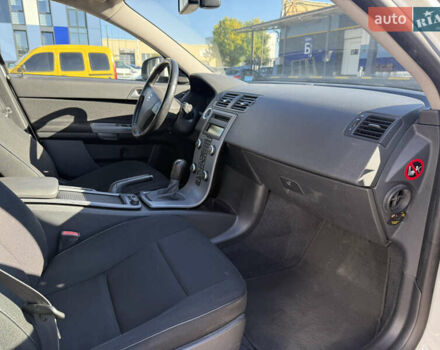 Білий Вольво V50, об'ємом двигуна 1.6 л та пробігом 178 тис. км за 7999 $, фото 34 на Automoto.ua