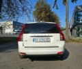 Білий Вольво V50, об'ємом двигуна 2 л та пробігом 274 тис. км за 9000 $, фото 4 на Automoto.ua