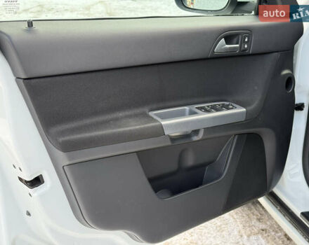 Белый Вольво В50, объемом двигателя 1.6 л и пробегом 178 тыс. км за 7999 $, фото 27 на Automoto.ua