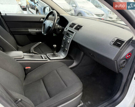 Белый Вольво В50, объемом двигателя 1.6 л и пробегом 178 тыс. км за 7999 $, фото 40 на Automoto.ua