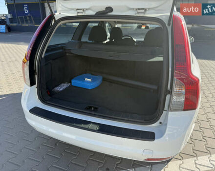 Білий Вольво V50, об'ємом двигуна 1.6 л та пробігом 178 тис. км за 7999 $, фото 29 на Automoto.ua