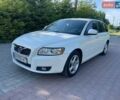 Белый Вольво В50, объемом двигателя 1.6 л и пробегом 278 тыс. км за 8000 $, фото 1 на Automoto.ua