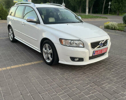 Белый Вольво В50, объемом двигателя 2 л и пробегом 289 тыс. км за 10700 $, фото 2 на Automoto.ua