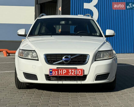 Белый Вольво В50, объемом двигателя 1.6 л и пробегом 178 тыс. км за 7999 $, фото 3 на Automoto.ua