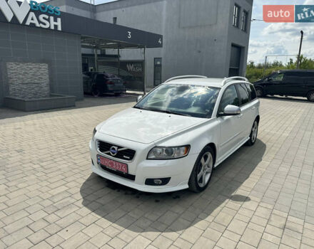Білий Вольво V50, об'ємом двигуна 2 л та пробігом 226 тис. км за 8900 $, фото 2 на Automoto.ua