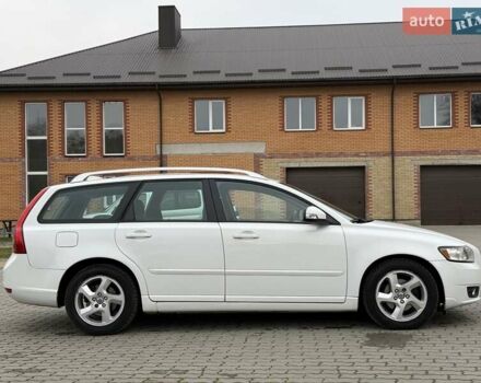 Белый Вольво В50, объемом двигателя 1.6 л и пробегом 209 тыс. км за 8150 $, фото 6 на Automoto.ua