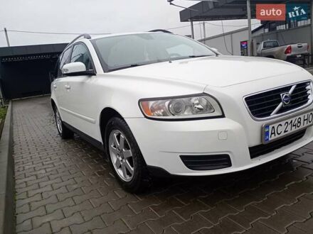Белый Вольво В50, объемом двигателя 1.6 л и пробегом 282 тыс. км за 7000 $, фото 1 на Automoto.ua
