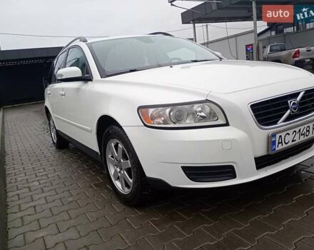 Белый Вольво В50, объемом двигателя 1.6 л и пробегом 282 тыс. км за 7000 $, фото 1 на Automoto.ua