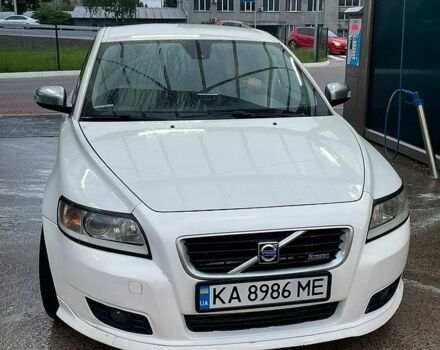 Білий Вольво V50, об'ємом двигуна 2.4 л та пробігом 150 тис. км за 9000 $, фото 1 на Automoto.ua