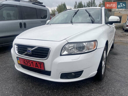 Вольво В50 2009 в Житомире на Automoto.ua Белый Вольво В50, объемом двигателя 2 л и пробегом 226 тыс. км за 9200 $, фото 1 на Automoto.ua
