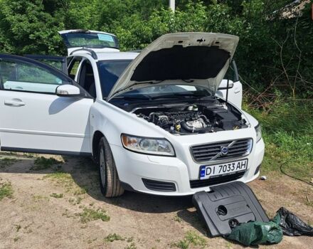 Белый Вольво В50, объемом двигателя 1.56 л и пробегом 209 тыс. км за 6300 $, фото 1 на Automoto.ua