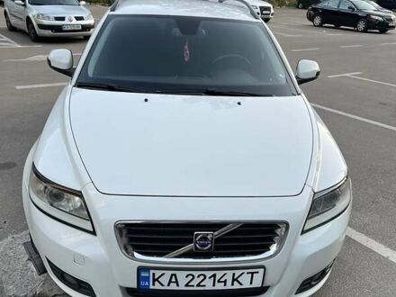 Вольво В50 2009 в Киеве на Automoto.ua Белый Вольво В50, объемом двигателя 1.6 л и пробегом 250 тыс. км за 7200 $, фото 1 на Automoto.ua