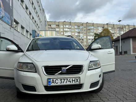 Вольво В50 2009 в Луцке на Automoto.ua Белый Вольво В50, объемом двигателя 1.8 л и пробегом 280 тыс. км за 5800 $, фото 1 на Automoto.ua