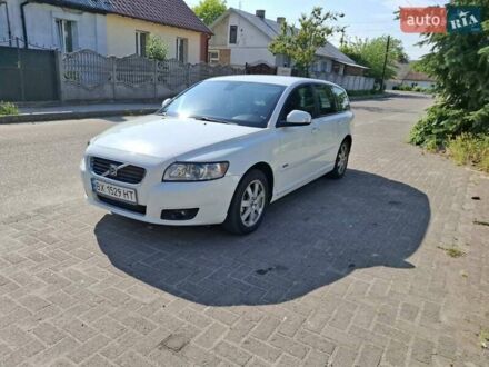 Вольво V50 2009 у Рівному на Automoto.ua Білий Вольво V50, об'ємом двигуна 1.56 л та пробігом 228 тис. км за 5950 $, фото 1 на Automoto.ua