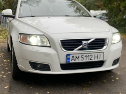Белый Вольво В50, объемом двигателя 1.6 л и пробегом 269 тыс. км за 6999 $, фото 1 на Automoto.ua