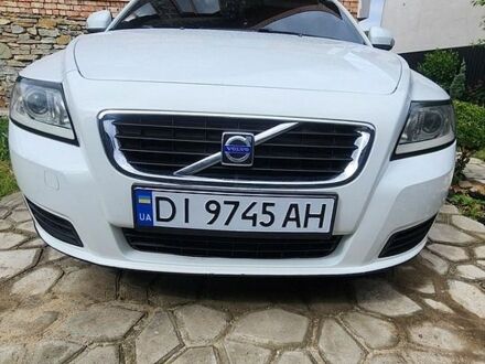 Білий Вольво V50, об'ємом двигуна 1.56 л та пробігом 270 тис. км за 6600 $, фото 1 на Automoto.ua