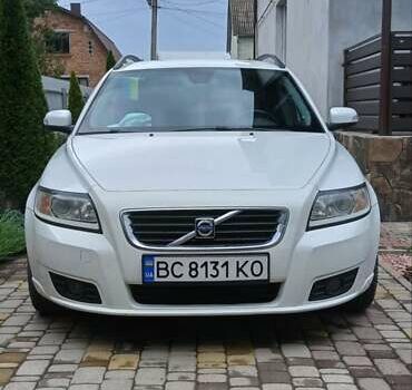 Білий Вольво V50, об'ємом двигуна 2 л та пробігом 230 тис. км за 7500 $, фото 1 на Automoto.ua