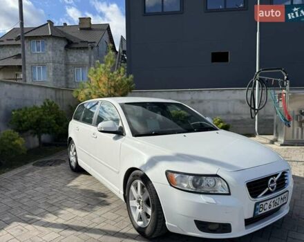 Вольво В50 2010 в Львове на Automoto.ua Белый Вольво В50, объемом двигателя 1.6 л и пробегом 240 тыс. км за 6800 $, фото 1 на Automoto.ua