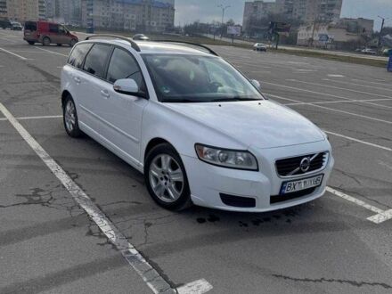 Вольво В50 2010 в Каменце-Подольском на Automoto.ua Белый Вольво В50, объемом двигателя 1.6 л и пробегом 2 тыс. км за 8100 $, фото 1 на Automoto.ua