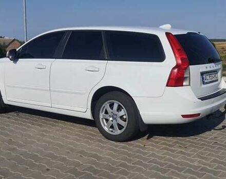 Белый Вольво В50, объемом двигателя 1.56 л и пробегом 290 тыс. км за 7100 $, фото 1 на Automoto.ua